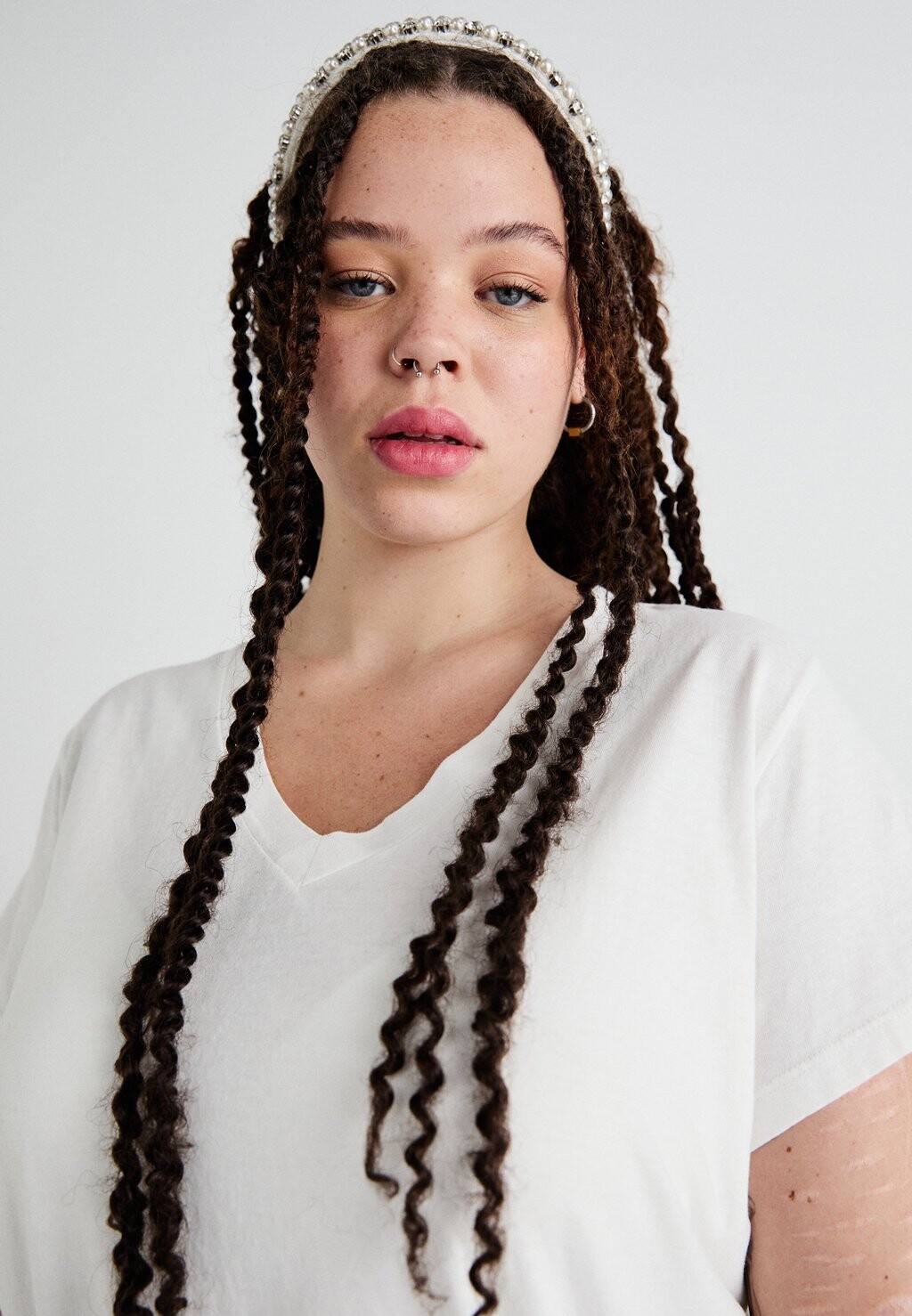 

Базовая футболка BOXY V NECK TEE Levi's, белый