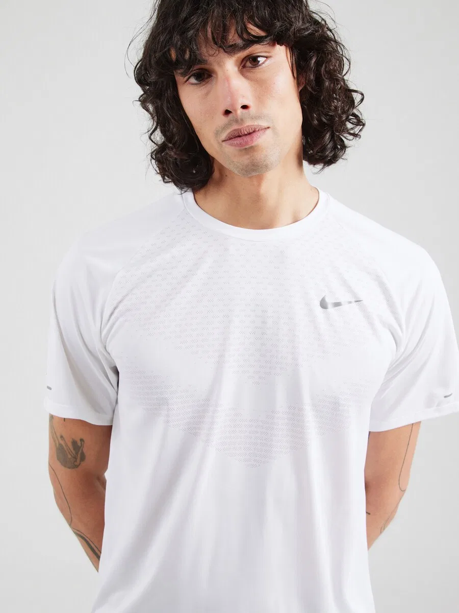 Спортивная футболка NIKE Performance Shirt 'Stride' белого цвета — фото 2