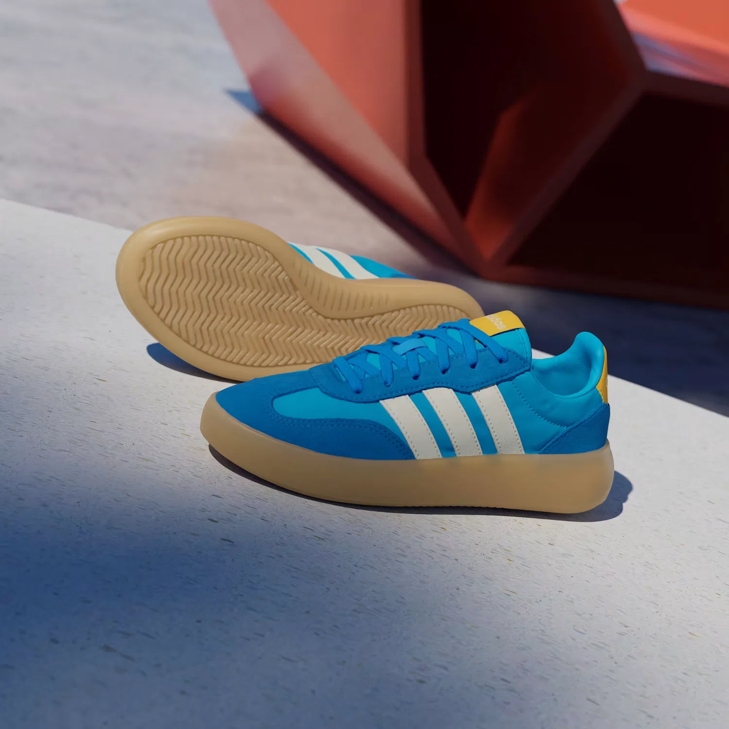 Детские кроссовки с Т-образным носком Barreda Decode Adidas Sportswear, аквамариновый/белый/золотой — фото 4