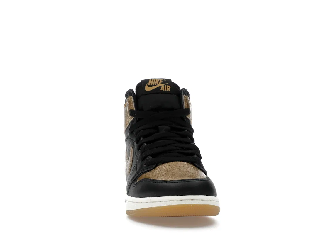Детские кроссовки Lifestyle с кожаным верхом Jordan 1 Retro High OG Jordan, Black/Metallic Gold/Sail — фото 2