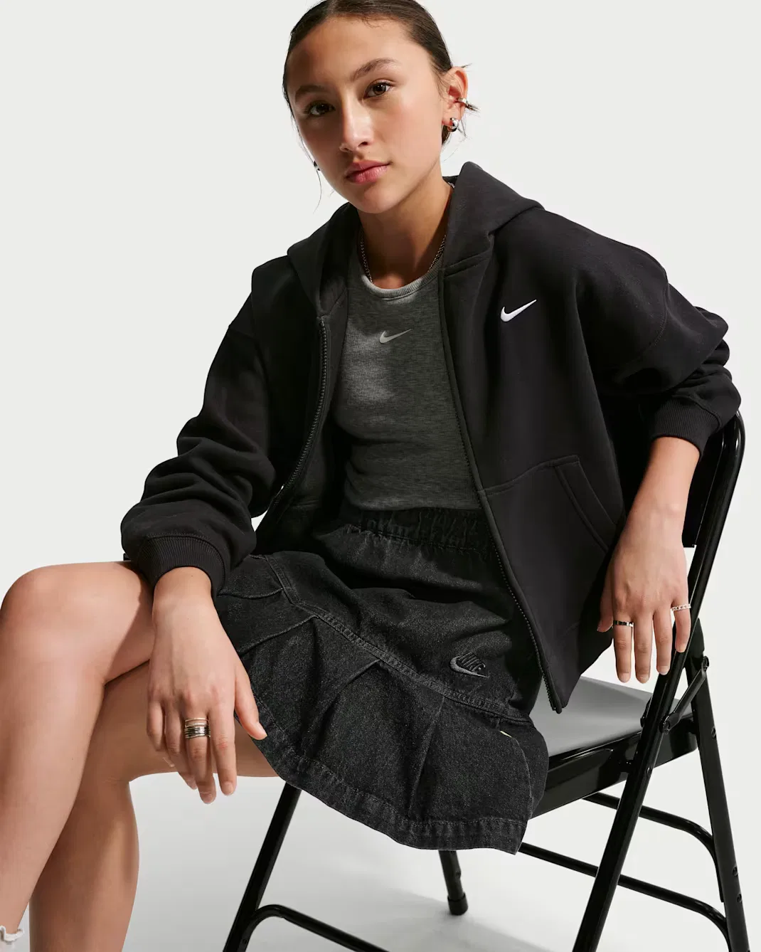 Джинсовая плиссированная юбка для девочек (подростков) Nike Sportswear, Black/Anthracite/Volt/Anthracite — фото 4