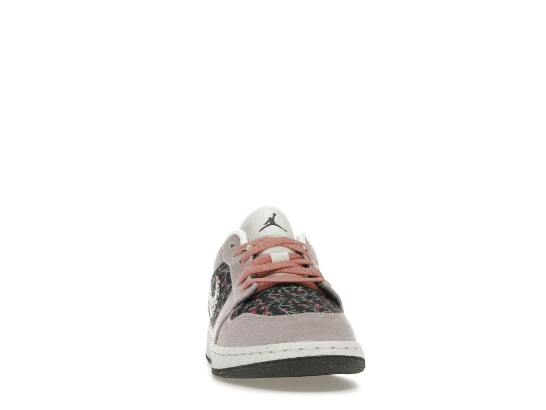 Детские кроссовки Lifestyle с принтом Jordan 1 Low SE Jordan, Platinum Violet/Anthracite/Red Stardust/Sail — фото 2