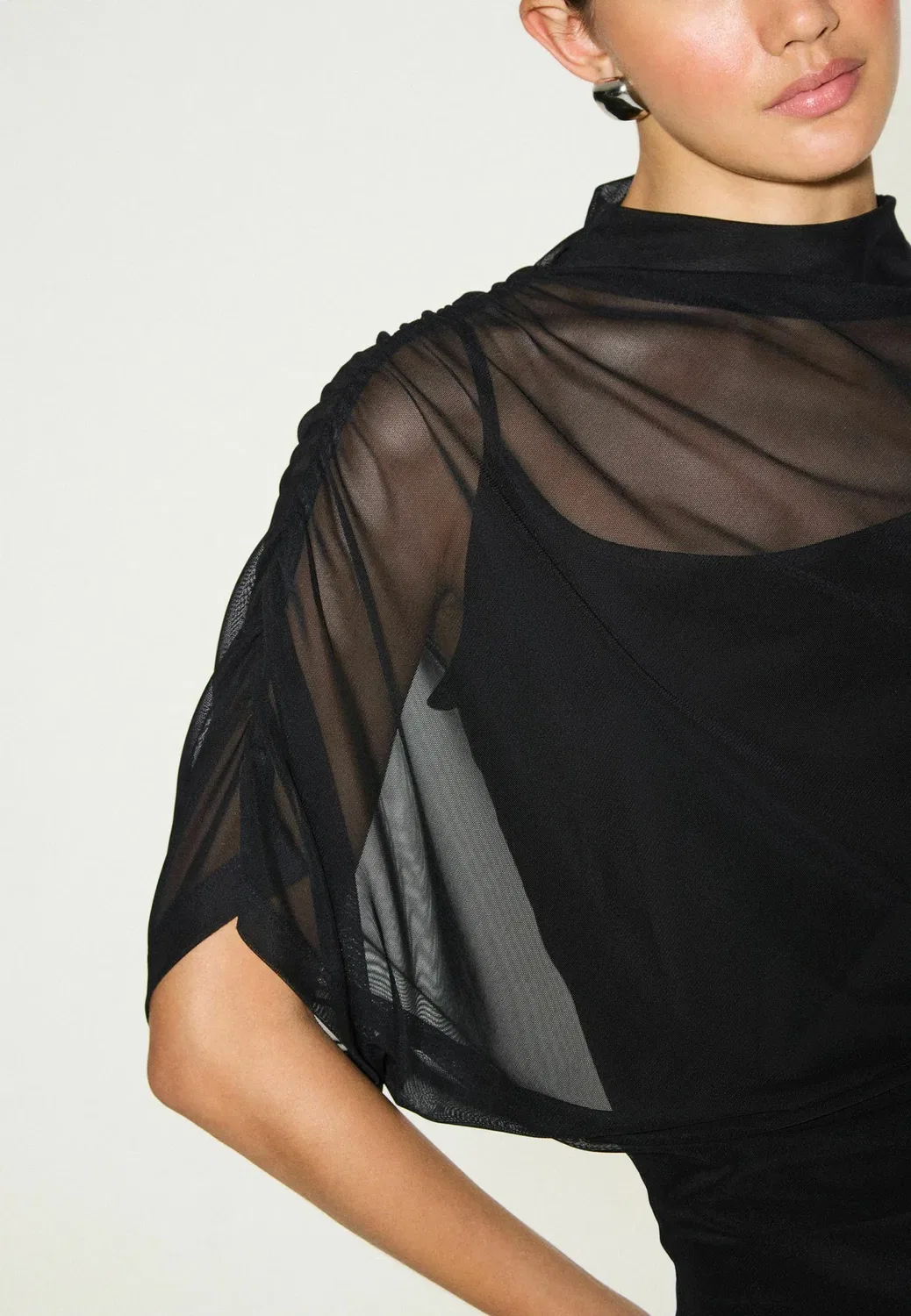 Асимметричный сетчатый топ с короткими рукавами - блузка Next, Black — фото 4
