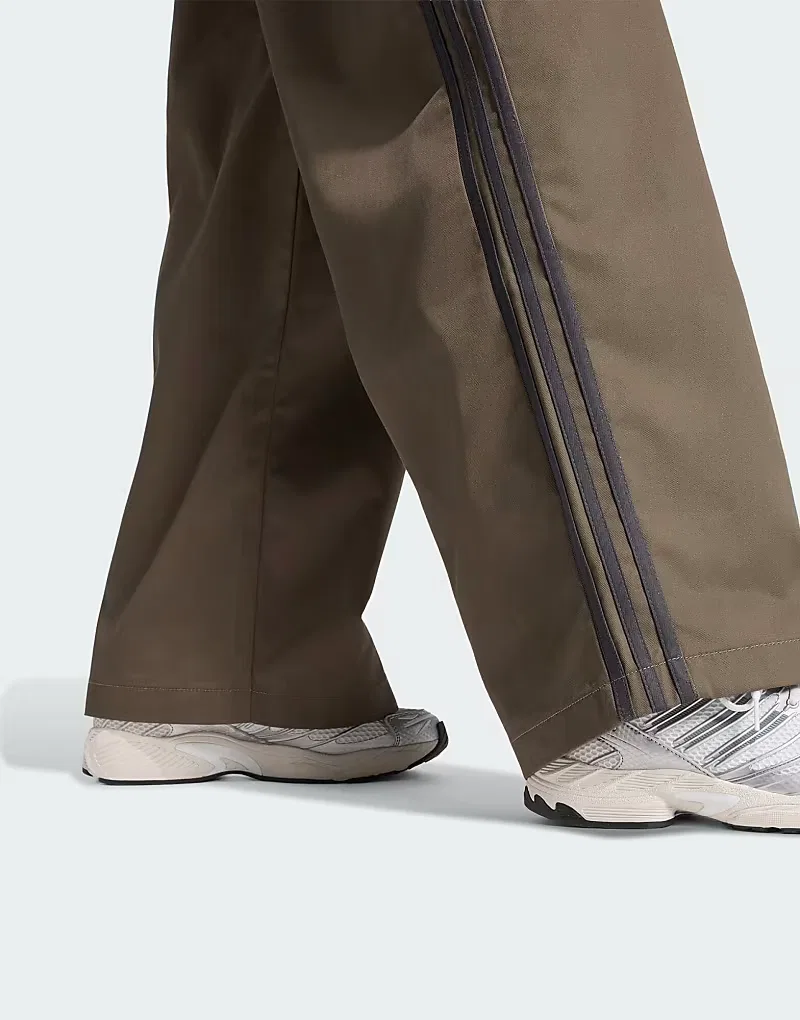 Классические брюки Adidas Originals в цвете ветровой/утилитарный черный — фото 3