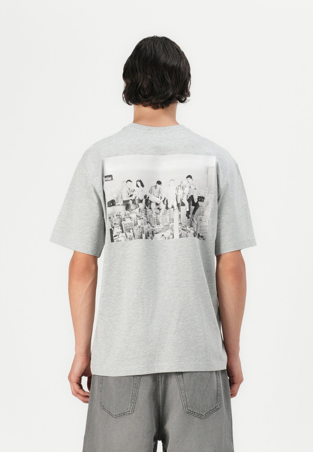

Футболка с принтом ONSFRIENDS TEE Only & Sons, светло-серый