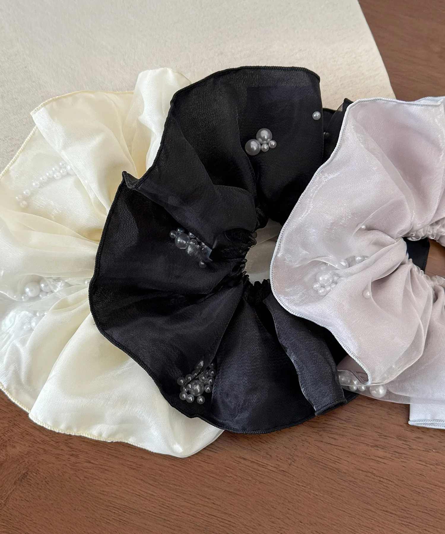 Шифоновая большая резинка для волос с жемчугом Lace Ladies, слоновая кость — фото 4