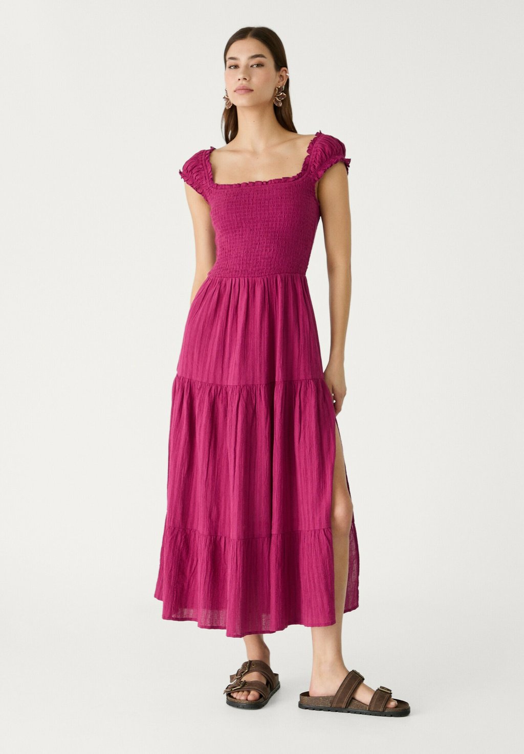 

Повседневное платье FLOWING MIDI Stradivarius, фиолетовый