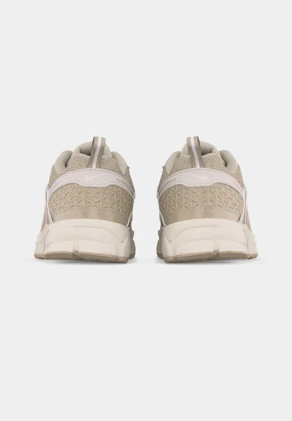 Кроссовки из текстиля и синтетики Vomero 5 Nike Sportswear Phantom, Light Bone, Cream, Sail, White, белый/черный/кремовый — фото 4