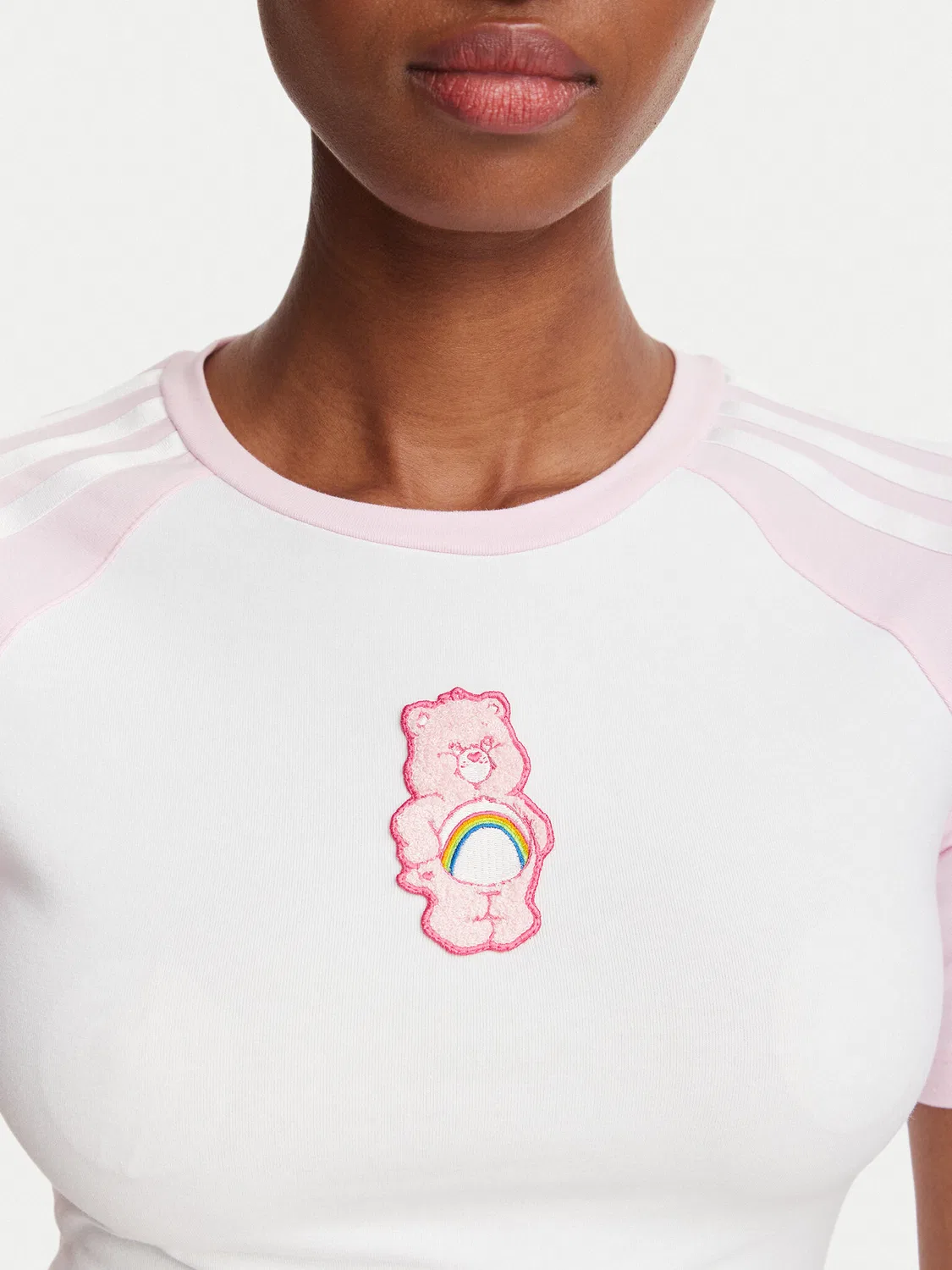Женская футболка приталенного кроя Care Bears Adidas, белый — фото 4