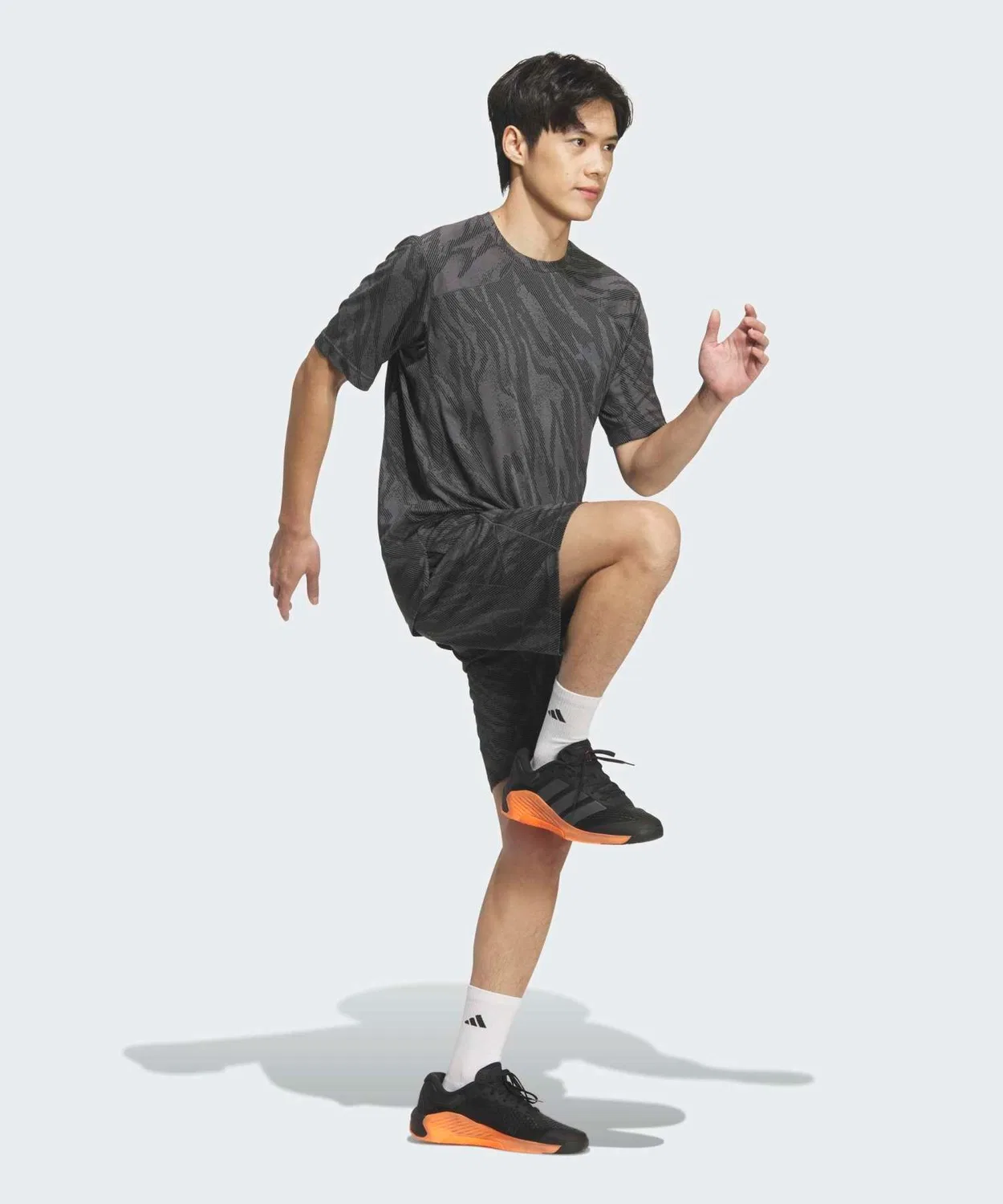 Мужские шорты с принтом Tech Essentials Cool Touch Regular Fit Camo AOP 9 Inch Adidas, Серый — фото 4