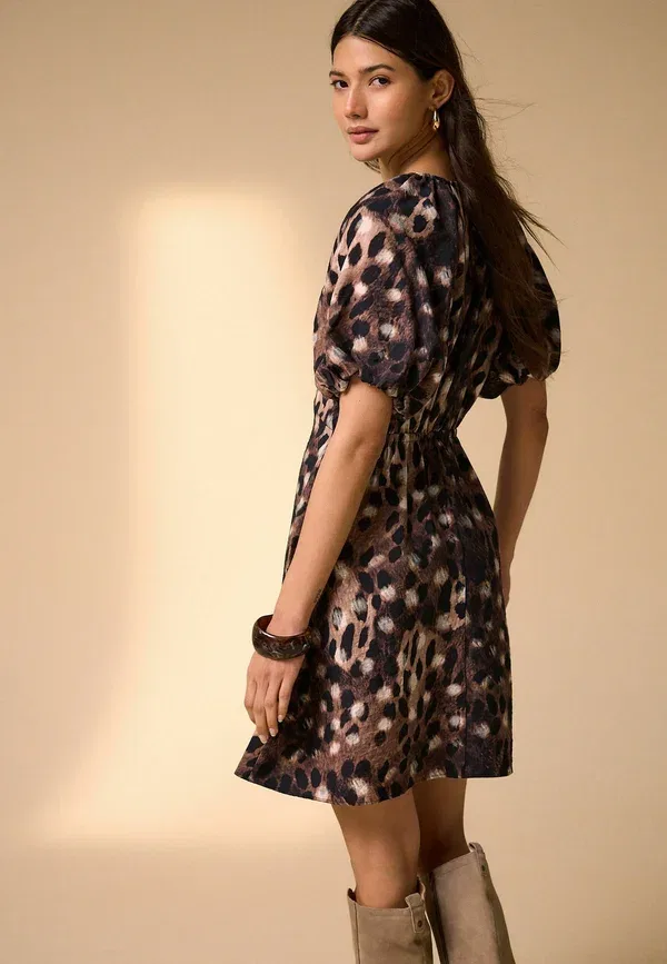 Платье мини с коротким рукавом Regular fit puff sleeve mini dress Next, Animal print, животный принт — фото 2