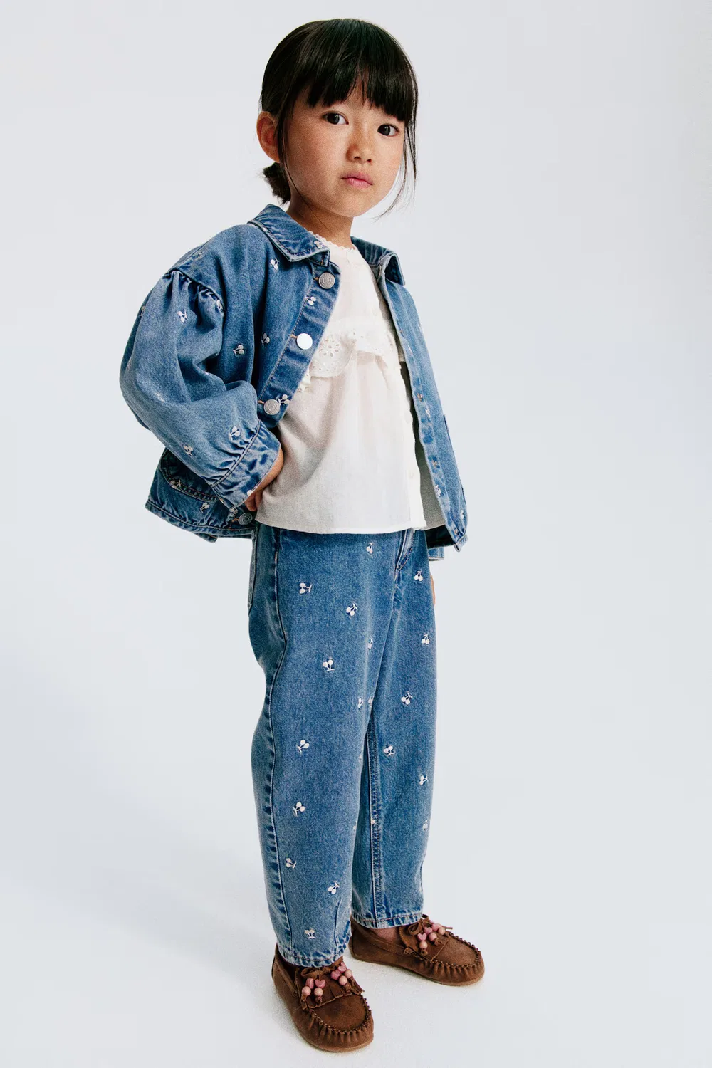 Свободные джинсы-бочонки H&M, Denimblau/Kirschen