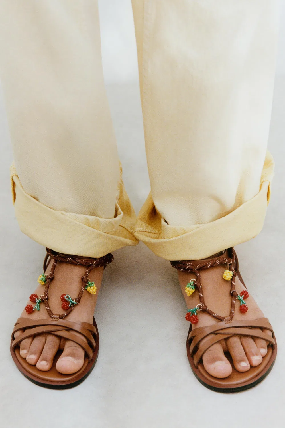 Босоножки с ремешками и фруктовыми деталями ZARA, Brown