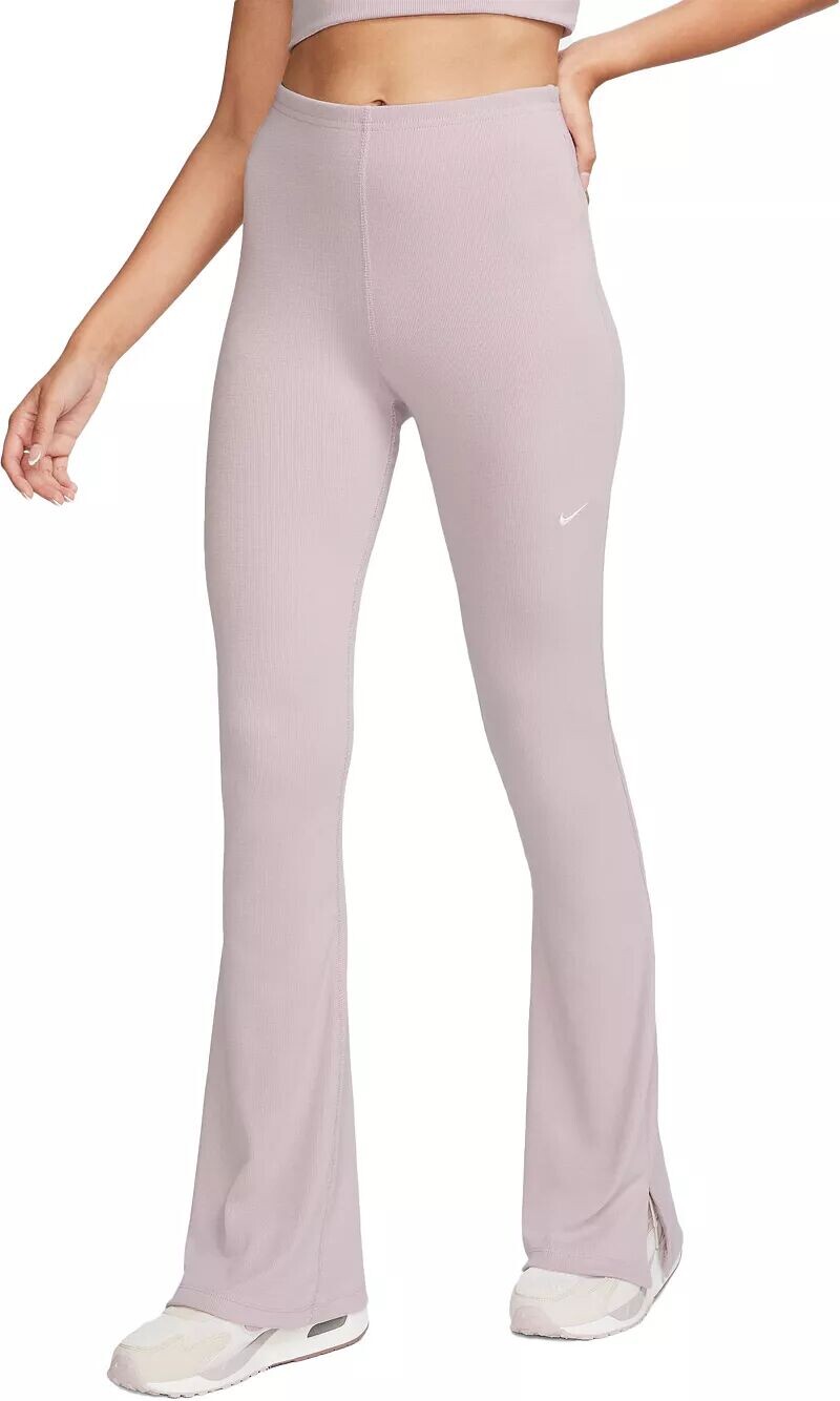

Женские расклешенные леггинсы узкой вязки в рубчик Nike Sportswear
