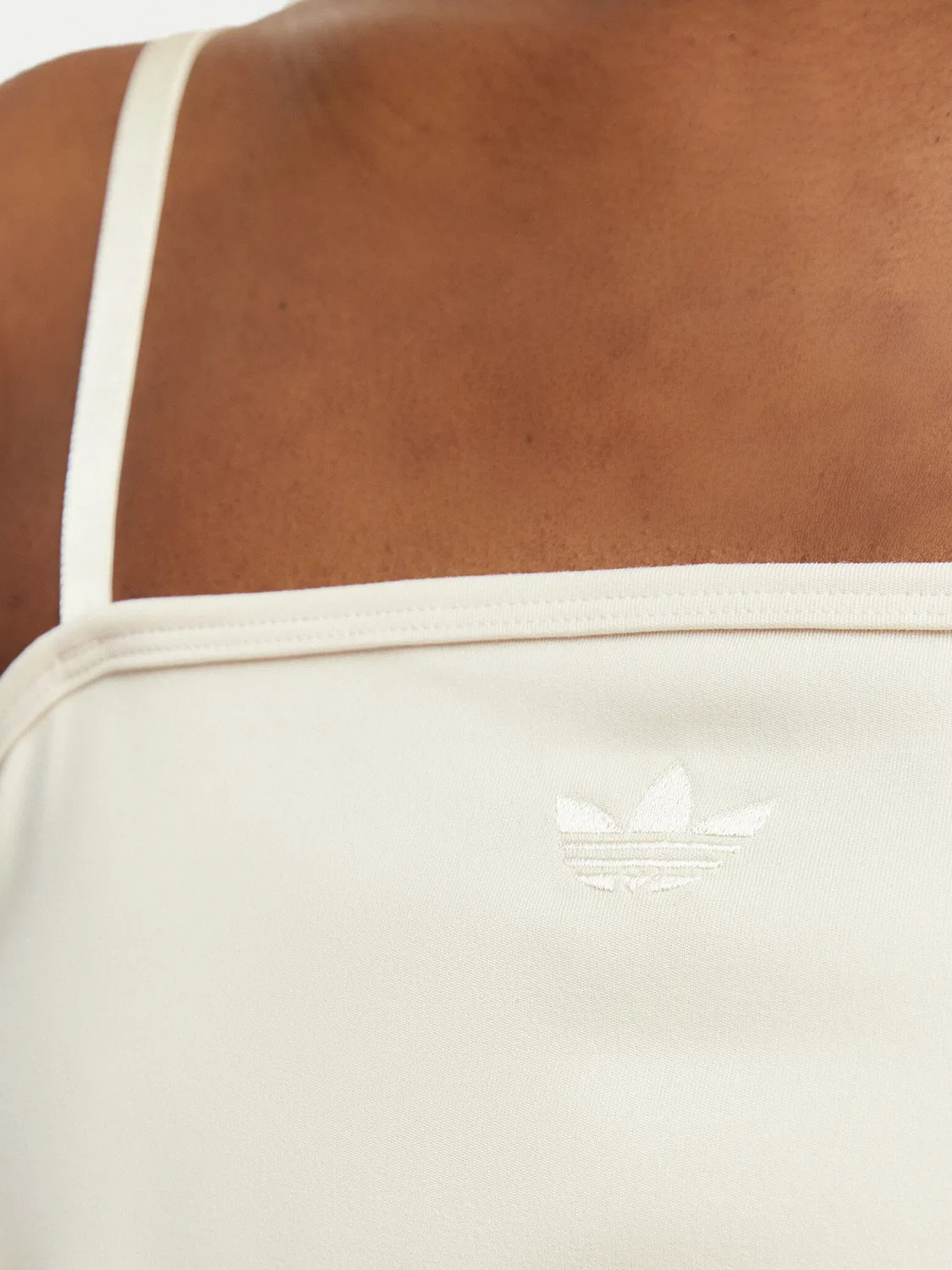 Женский топ цвета экрю приталенного кроя Pearl Tube Adidas, кремовый — фото 4