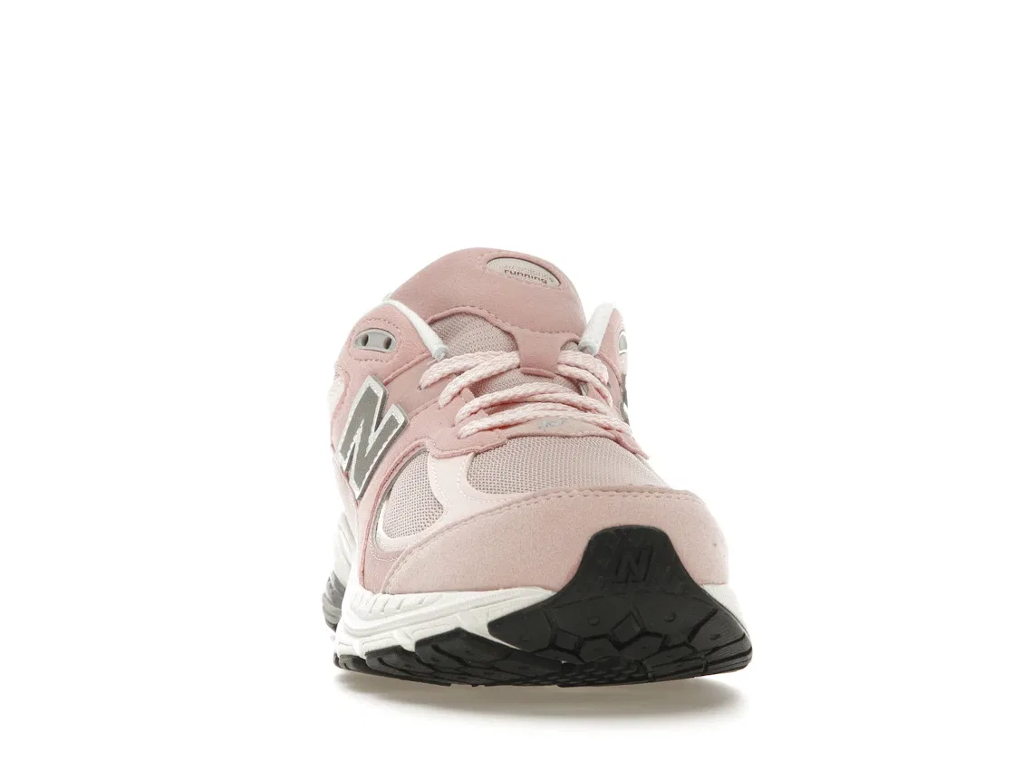 Детские кроссовки для активного отдыха New Balance 2002R, Pink Sand/Quartz Pink — фото 2