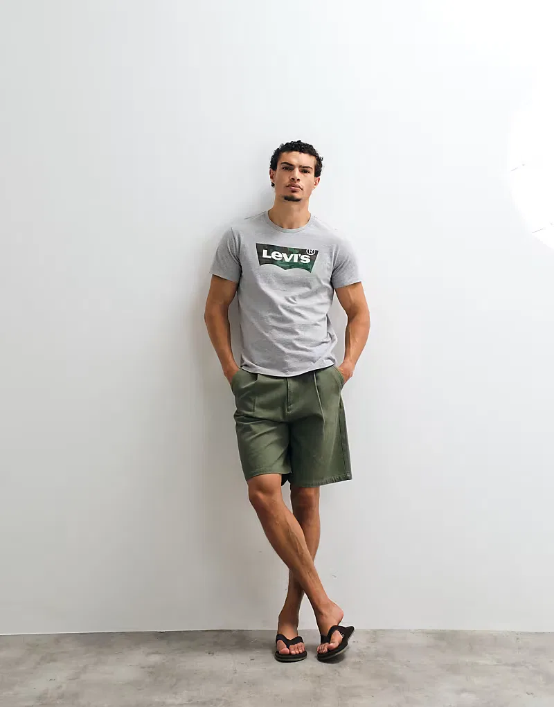 Футболка Levi's с графическим камуфляжным логотипом, светло-серый — фото 3