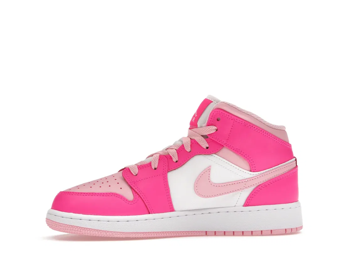 Детские кроссовки Lifestyle с цветным акцентом Jordan 1 Mid Fierce Pink Jordan, White/Medium Soft Pink/Fierce Pink — фото 3