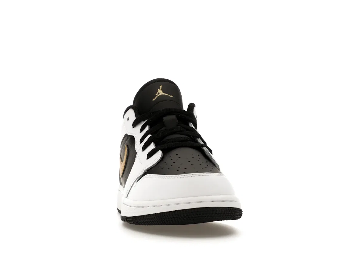Детские кроссовки с золотым свушем Jordan 1 Low Jordan, White/Black/Metallic Gold — фото 2