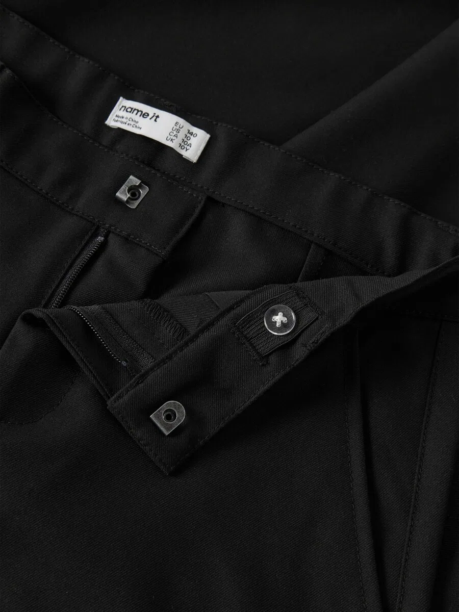 Брюки NAME IT Regular Pants 'NKMROVAMEL' черного цвета — фото 3