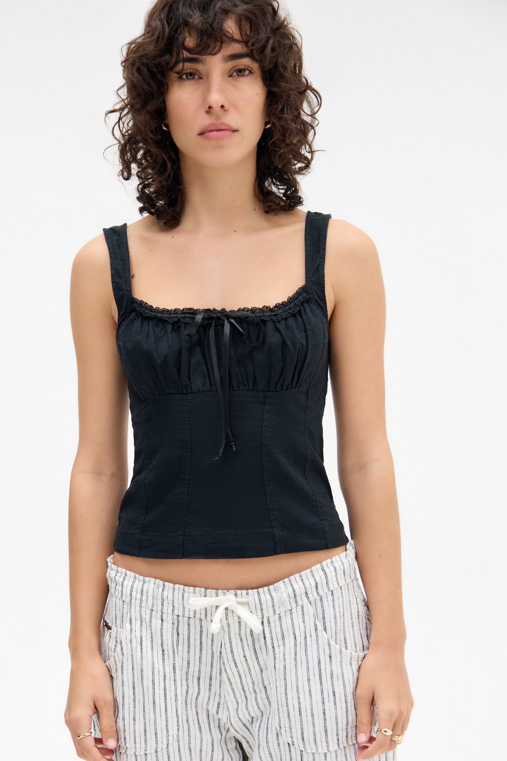 

Блуза PRARIE CAMI BDG Urban Outfitters, черный