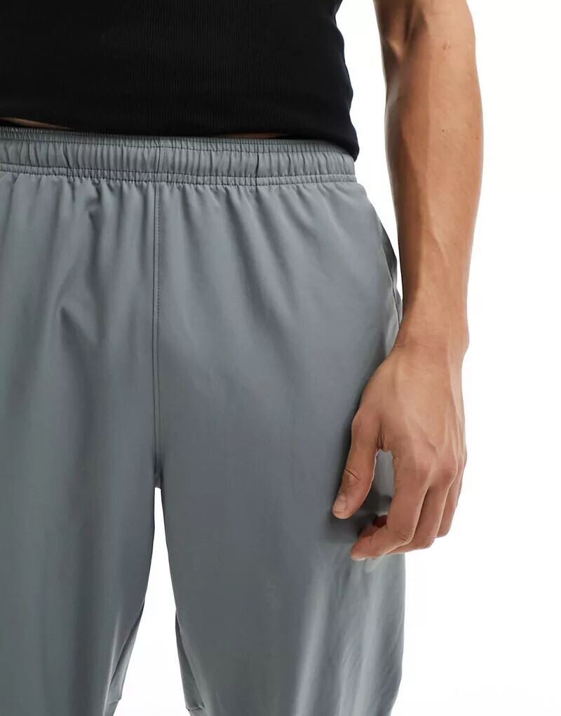 Серые тканые джоггеры Nike Dri-FIT Challenger — фото 4