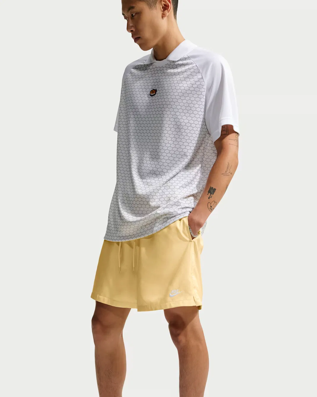 Мужские тканые шорты свободного кроя Nike Club, Soft Yellow/White — фото 4