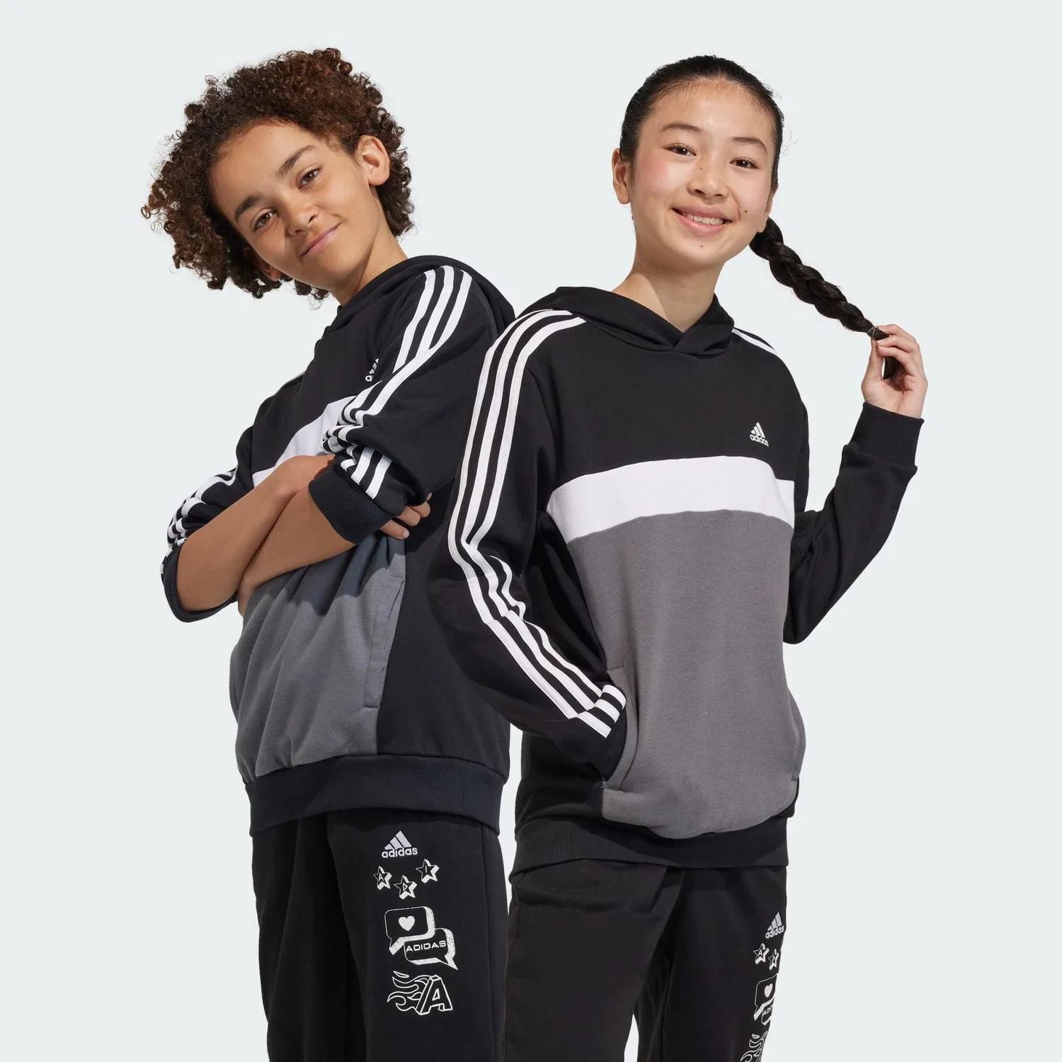 Детское худи с принтом Tiberio 3-Streifen Colorblock Kids Hoodie Adidas, Schwarz / Weiss / Grau