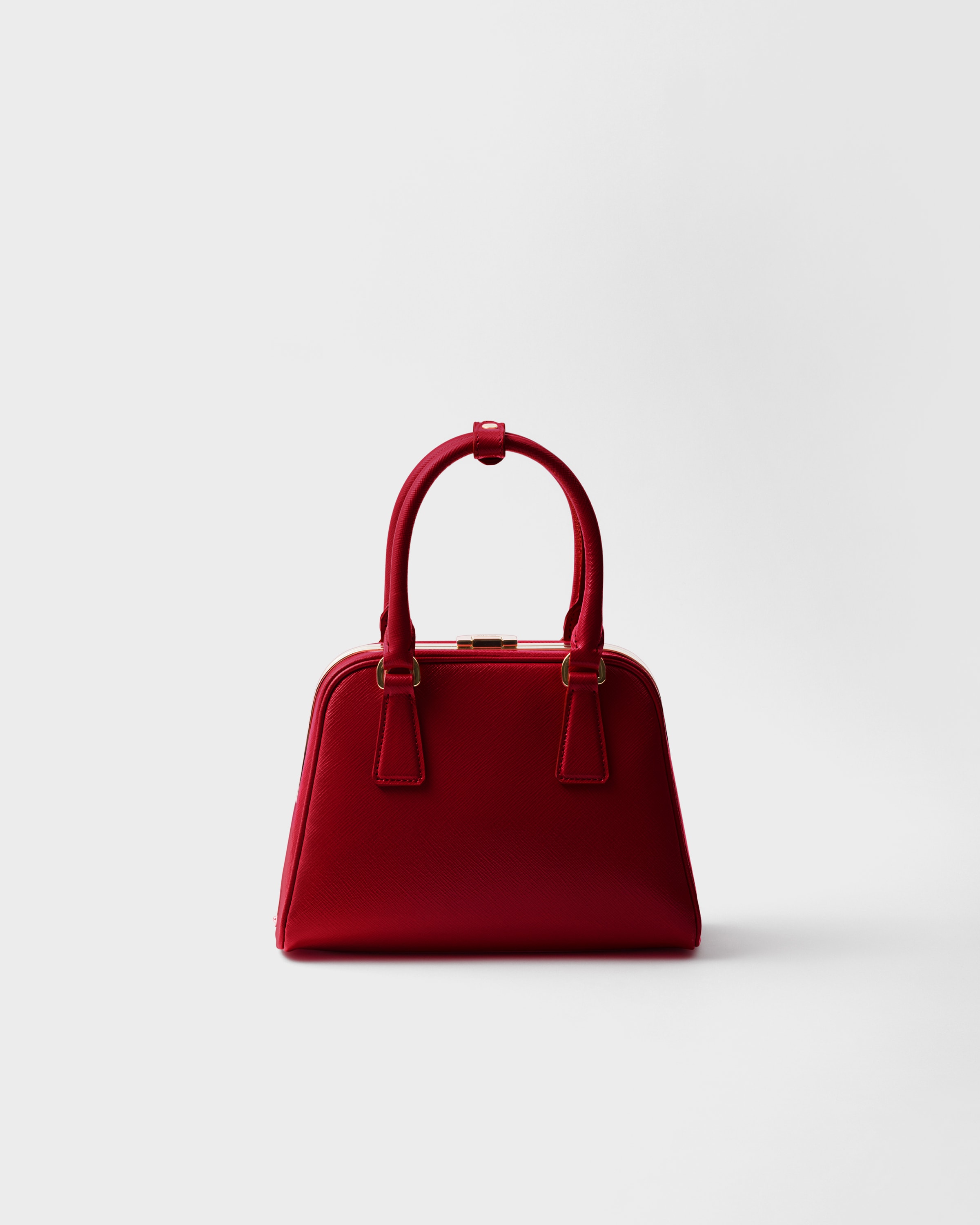 Мини-сумка Prada Pyramid из сафьяновой кожи Prada, вишнево-красный — фото 4