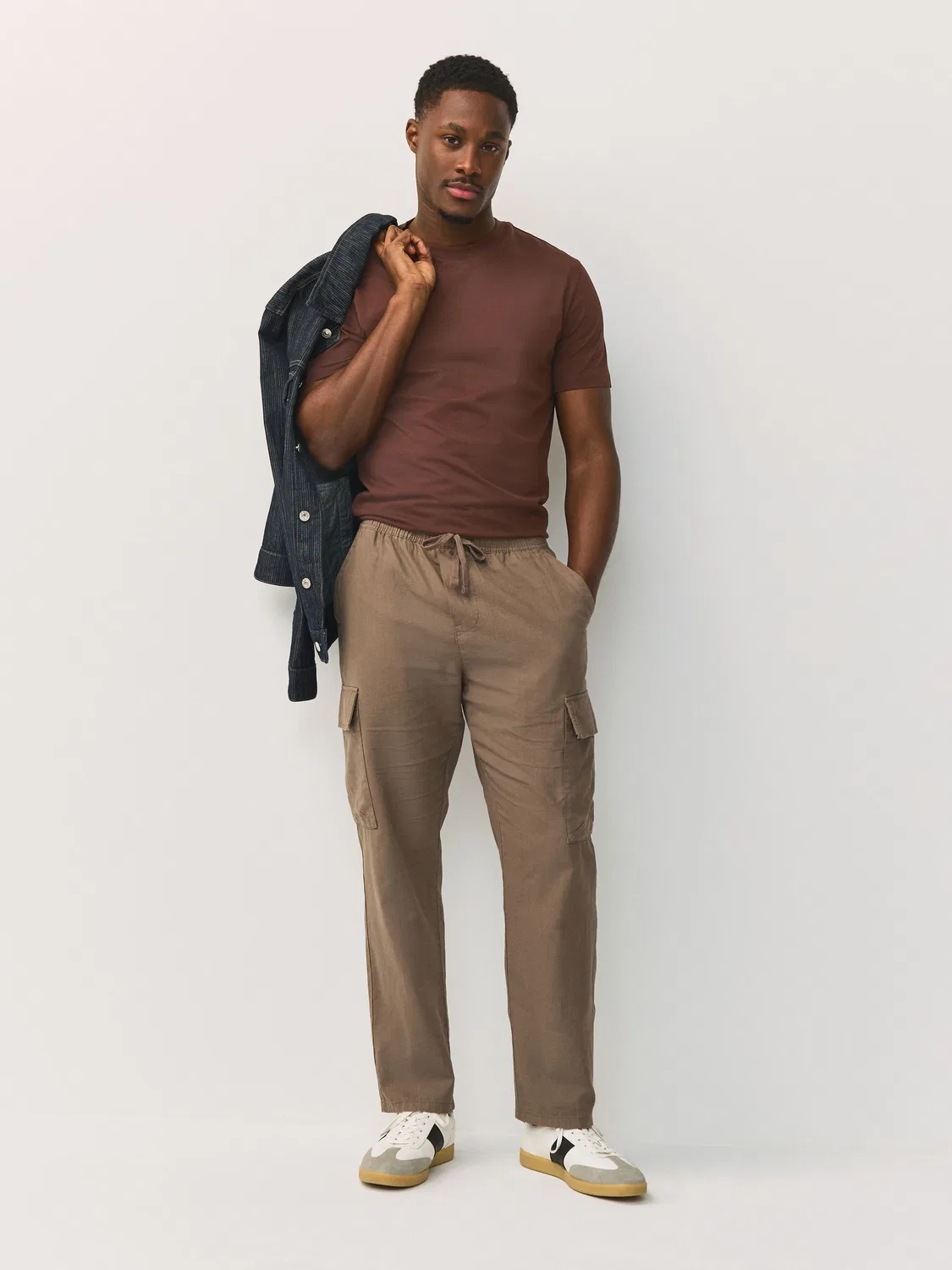 Футболка с круглым вырезом, slim fit, Essential Next, коричневый шоколад — фото 3