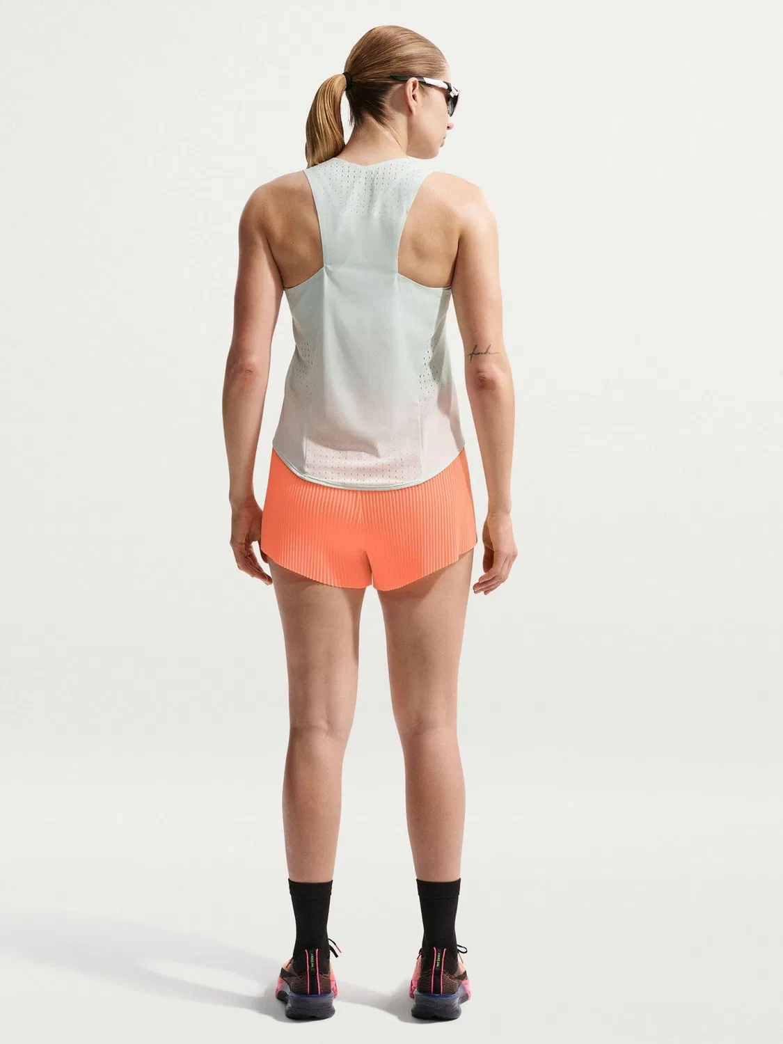 Топ для бега Nike AeroSwift Dri-FIT ADV, Бледно-зеленый — фото 2