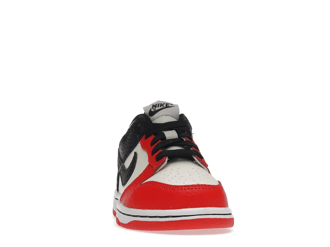 Детские кроссовки Lifestyle с кожаным верхом Nike Dunk Low EMB, Sail/Black/Chile Red/Black — фото 2