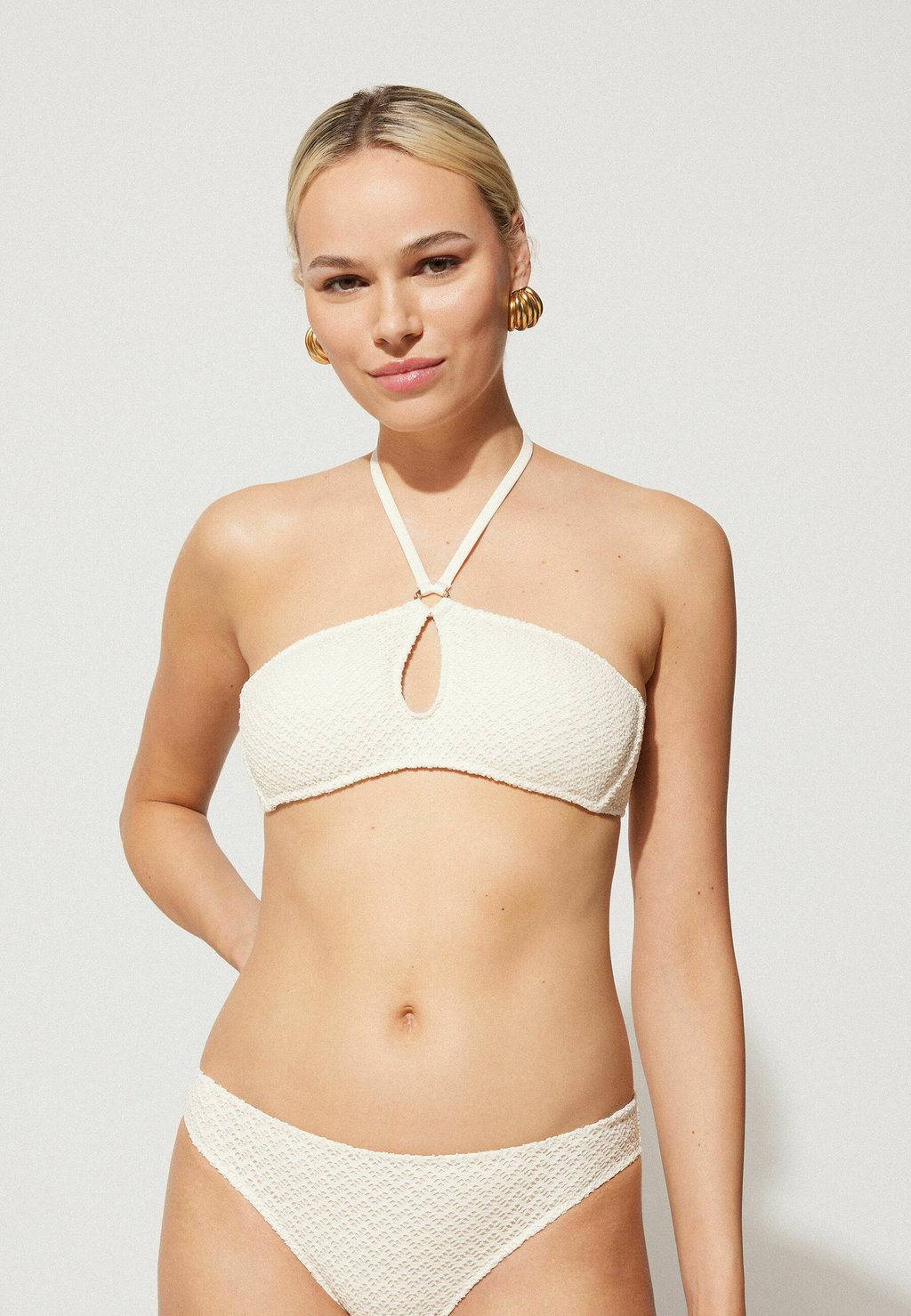 

Верх бикини Tezenis, кремовый