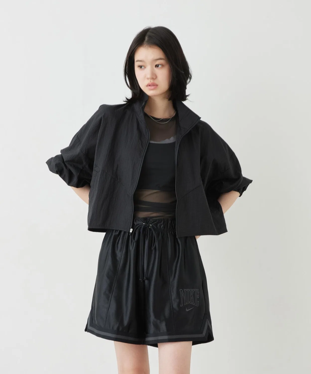 Женская куртка-ветровка Nike Sportswear Oversized Lightweight Ripstop Jacket, Black — фото 3