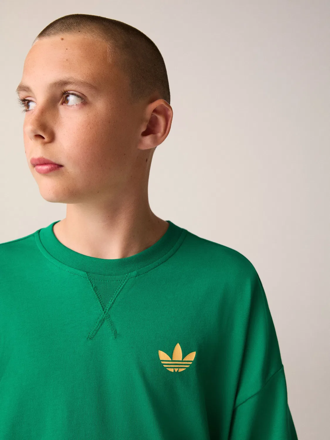Футболка с динозавром adidas Originals, зеленый — фото 3