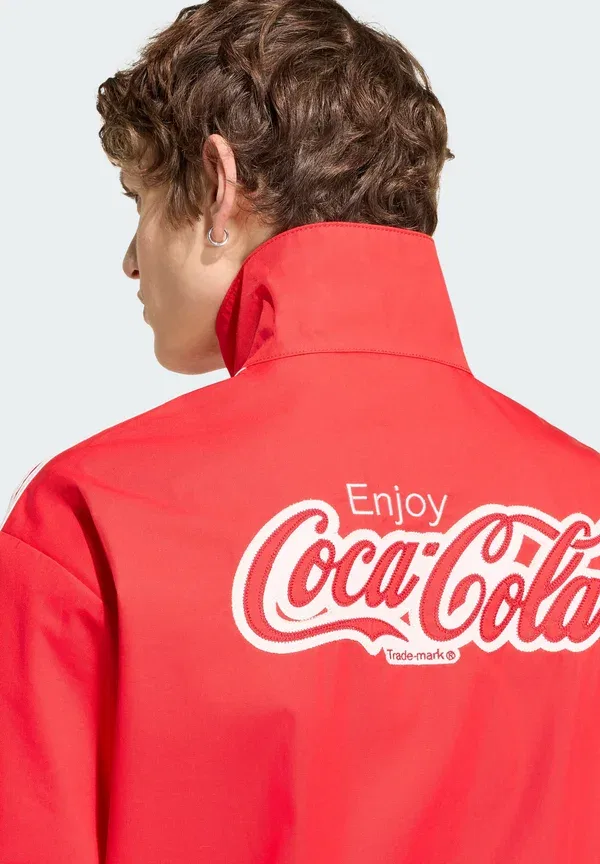 Спортивная куртка Coca-cola Classic Sport Firebird - легкая куртка Adidas Originals, ярко-красный — фото 4
