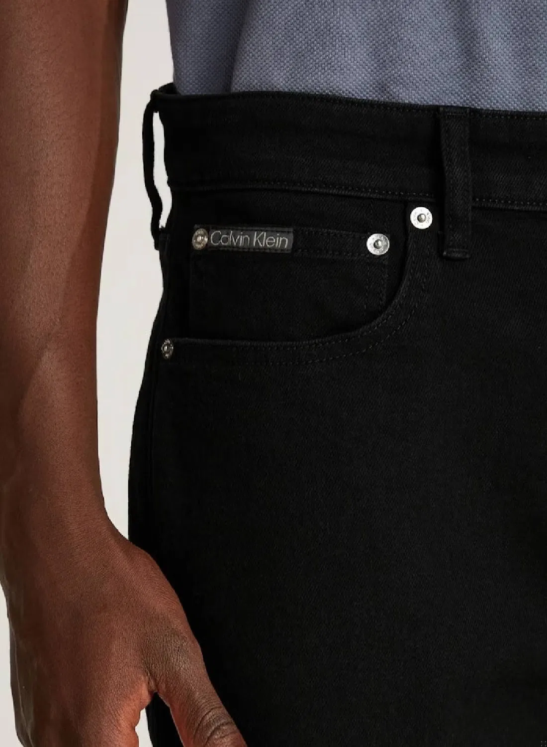 Шорты джинсовые с средней посадкой Calvin Klein, черный — фото 4