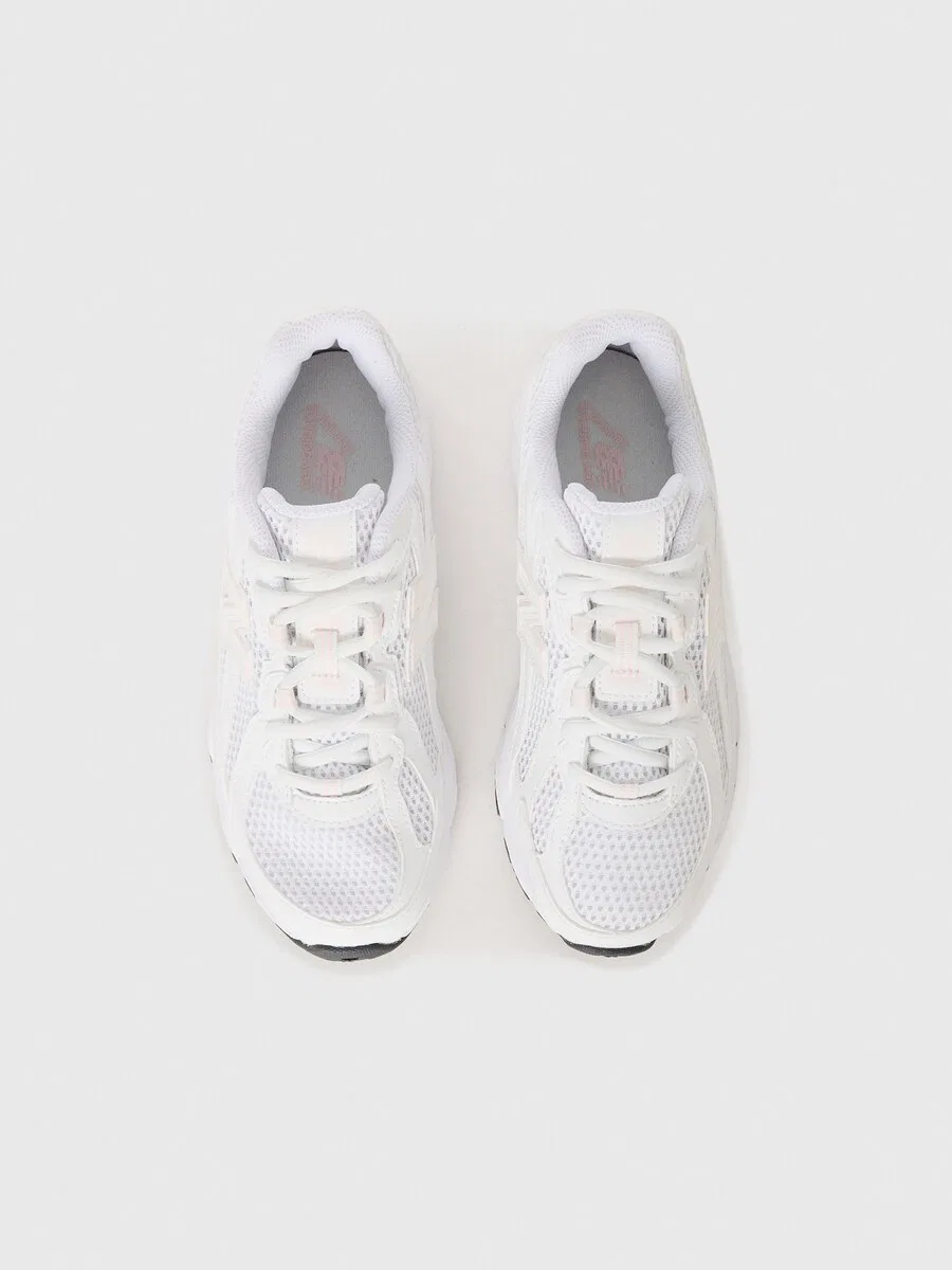 Кроссовки New Balance '740' белого и кремового цвета — фото 3