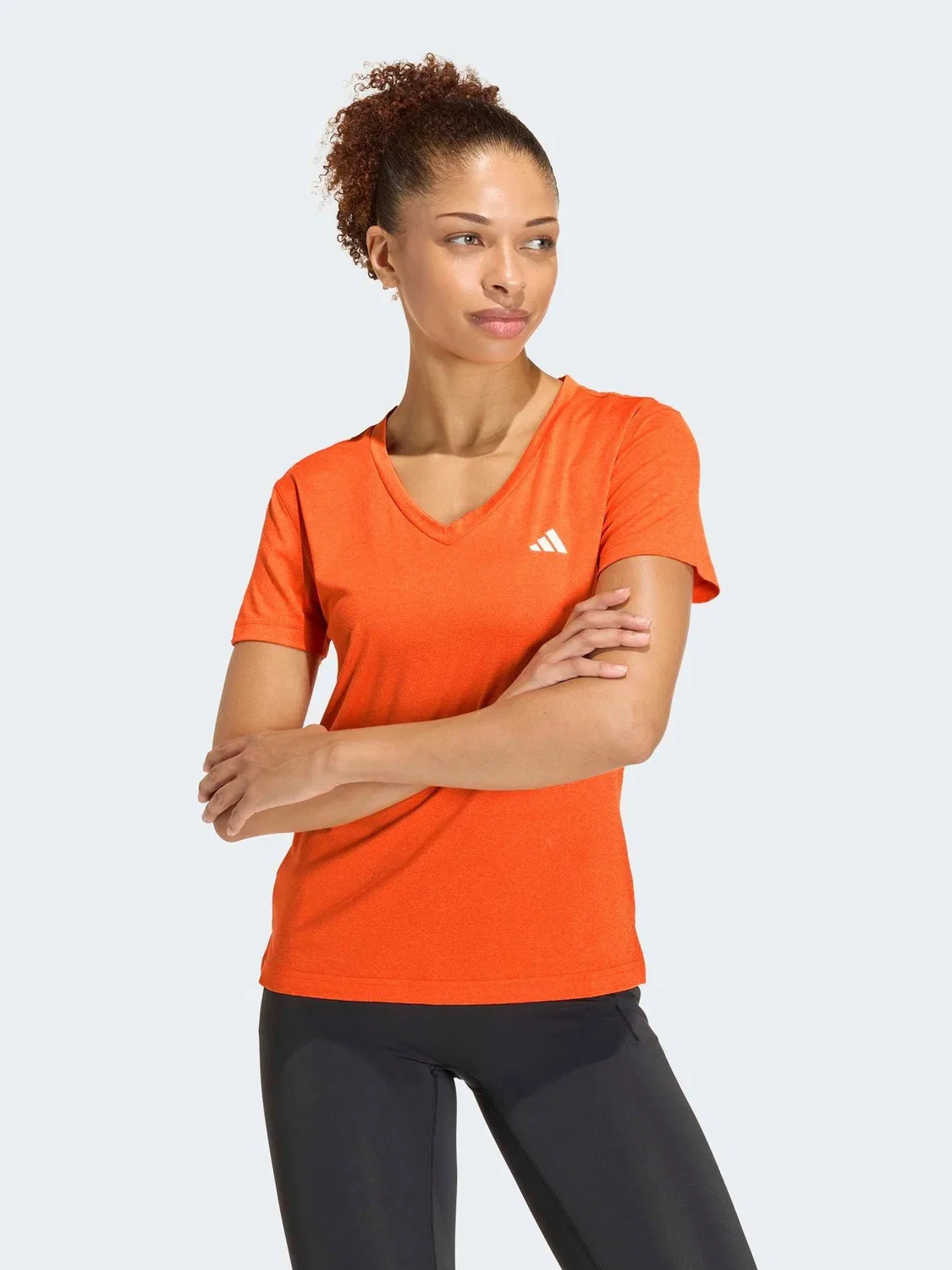 Футболка с V-образным вырезом adidas Workout Essentials, оранжевый