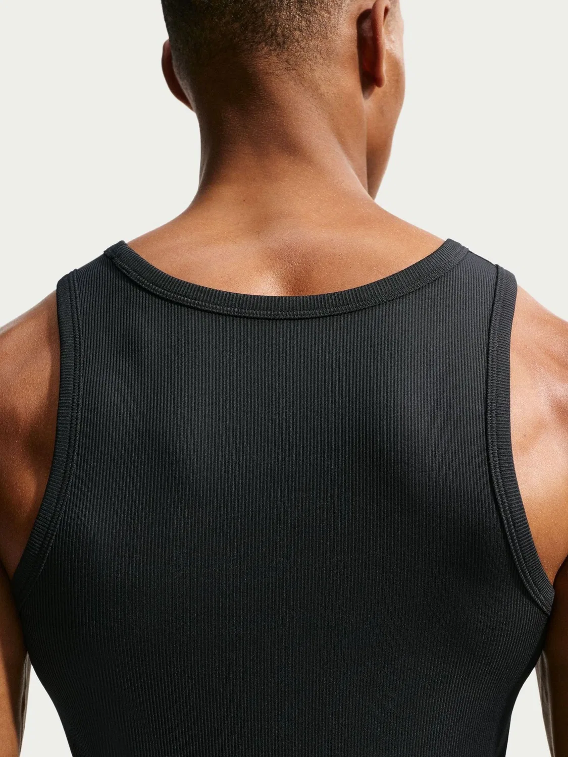 Майка тренировочная Athletic Club Dri-FIT Ribbed Nike, черный — фото 4
