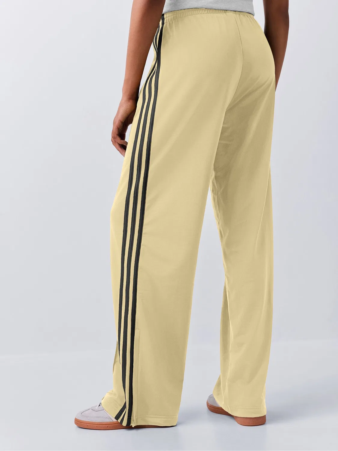 Спортивные штаны свободного кроя, модель Firebird, adidas Originals, желтый — фото 2