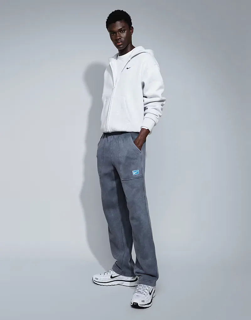 Спортивные брюки Nike с графическим рисунком и открытым низом, выцветшего, черный — фото 3