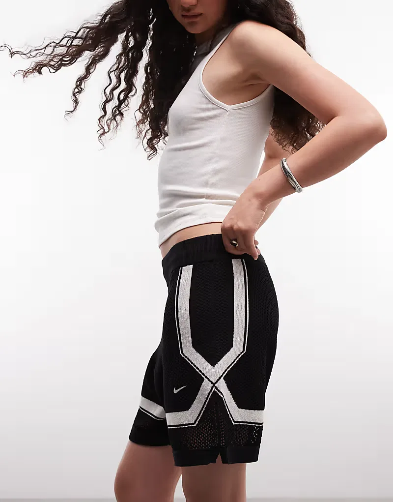 Вязаные шорты Nike Sportswear Chill с поясом, черный