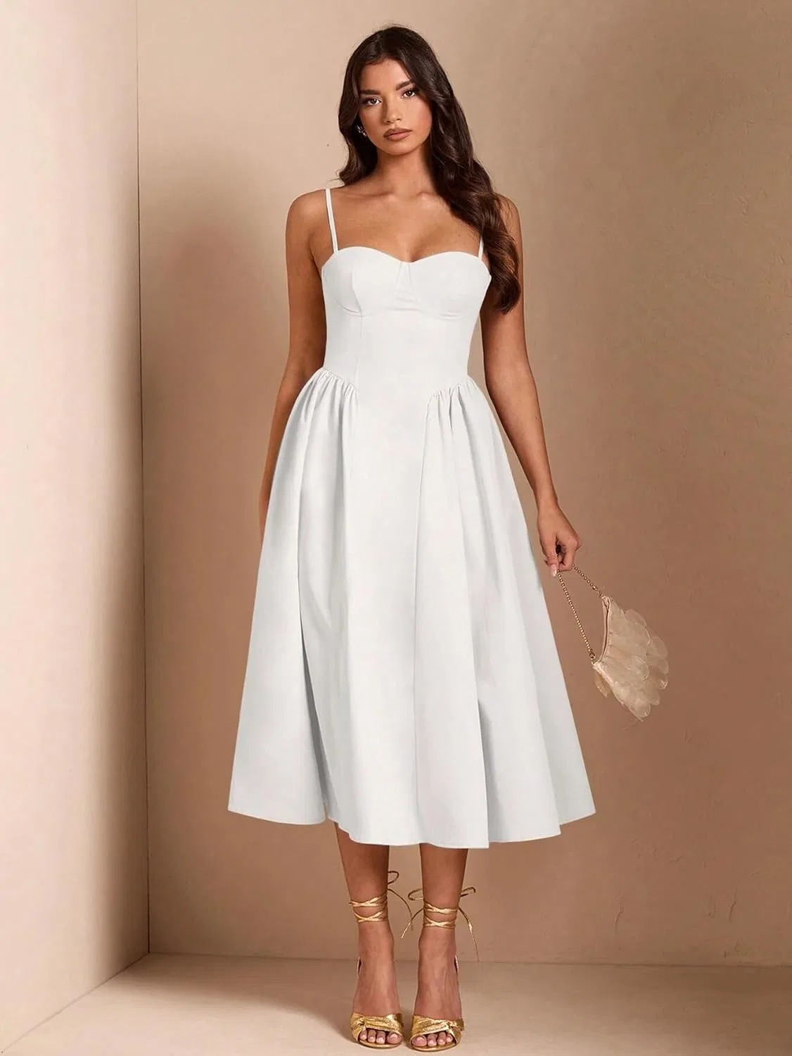 Женское элегантное платье с открытой спиной на бретелях, White — фото 3