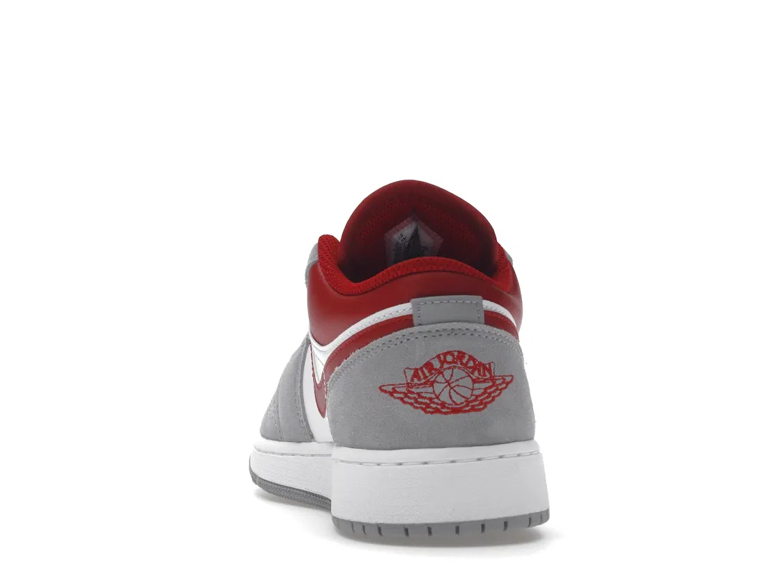 Детские кроссовки Lifestyle с длинным шнурком Jordan 1 Low SE, Smoke Grey/Gym Red/White — фото 4