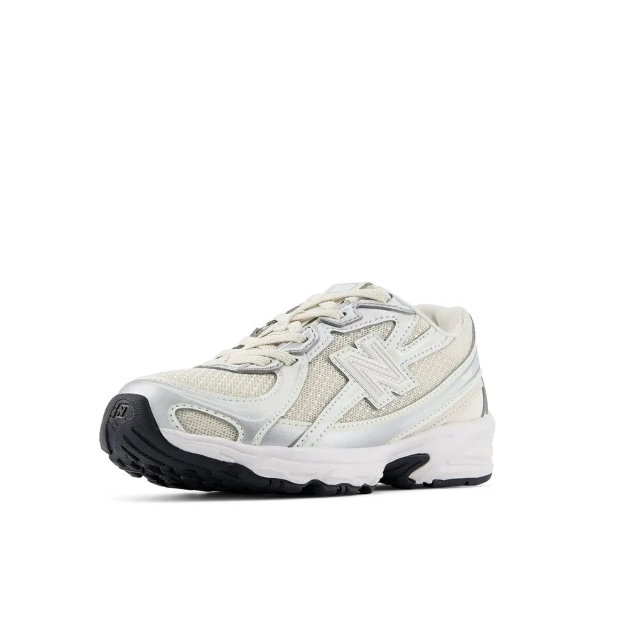 Кроссовки New Balance '740' белого и кремового цвета