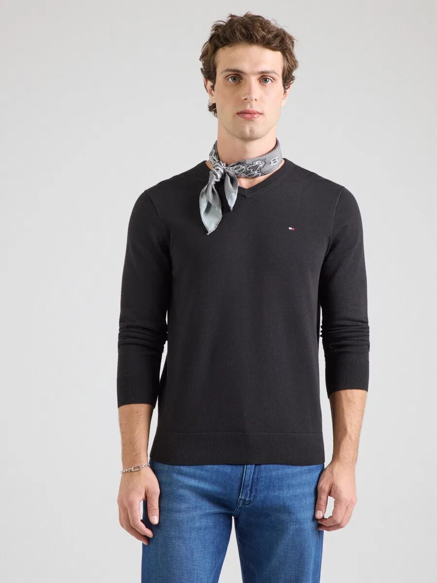 Свитер TOMMY HILFIGER 'ESSENTIAL' черного цвета — фото 3