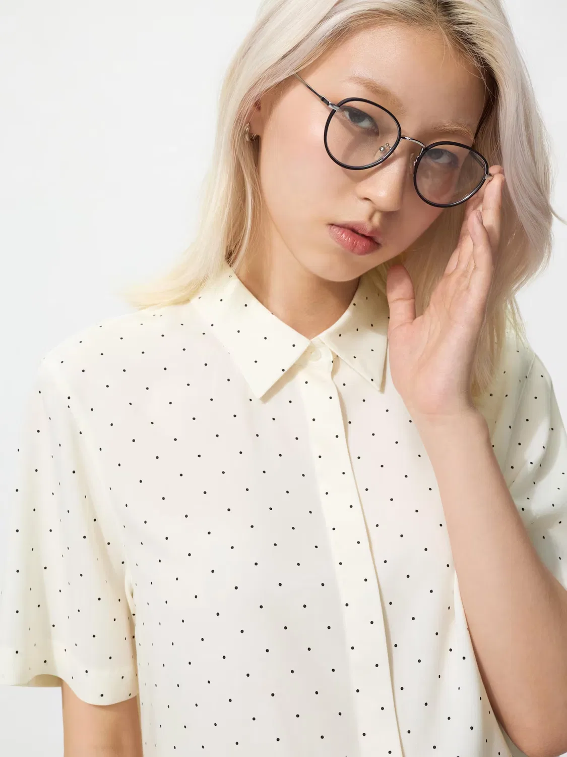 Блузка Uniqlo, с принтом, кремового цвета