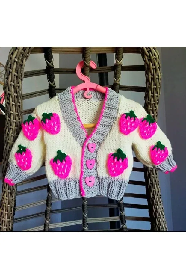 Детский кардиган для девочек с принтом Baby girl and child hand knitted - strawberry detailed cardigan El Örgüsü, Pink