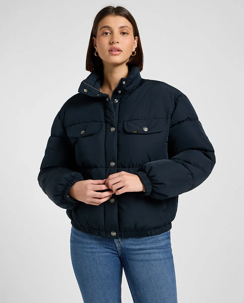 

Женский короткий пуховик черного цвета Lee